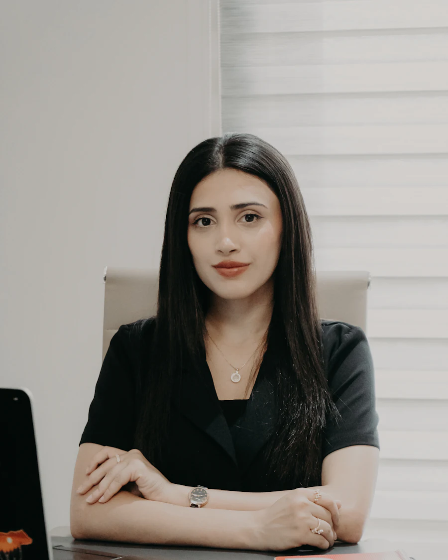 Weronika Nowicka, młodsza księgowa