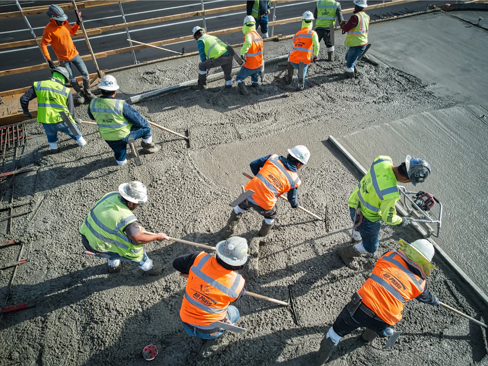 Betonowanie fundamentów hali